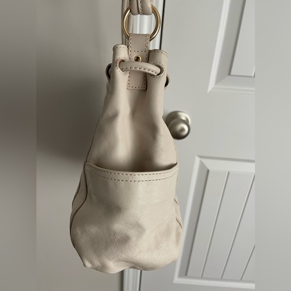 Michael Kors vintage ivory soft leather shoulderbag with drawstring, gently used - Picture 3 of 8